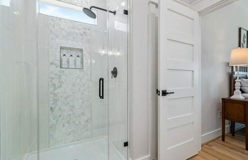 Steps to Beach, Luxury 4BR & 4BA, Views, Games, Dog-Friendly - Foto 38