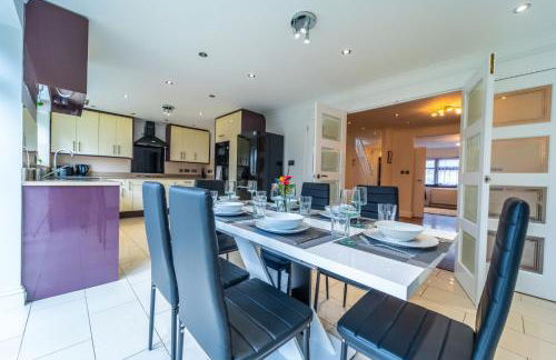 Modern Spacious 4 Bed Hayes Home with Free Parking - Foto 20