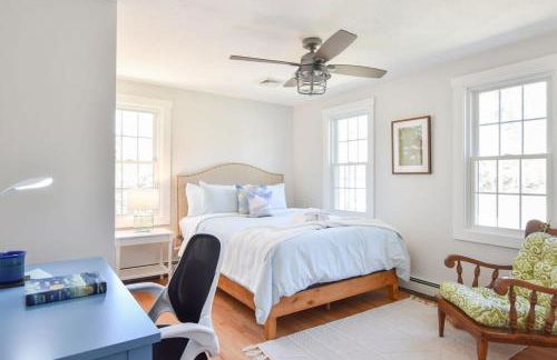 Fully Updated Home w Great Outdoor Space - Foto 11