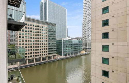 Stylish 2-Bed Canary Wharf Flat DLR 3 Mins Dock Views - Foto 14