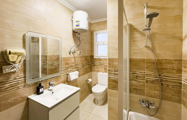 Flattering 2bdr - 5 min to Airport - Foto 16