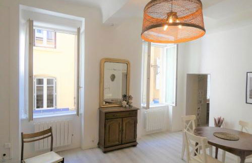 Elegant, Spacious Apartment in Historic Center of Tournon - Foto 19
