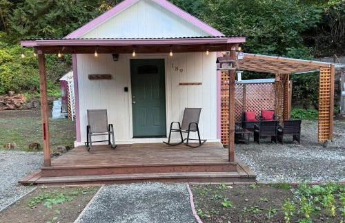 Enchanted Hollow- Cozy, Romantic Woodland Getaway - Photo 79