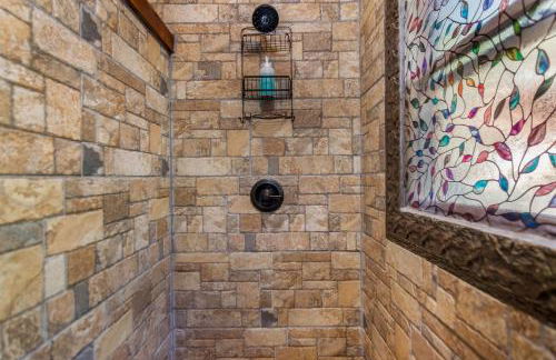 Log Cabin, Lake, Hot Tub, Near Wineries & Hiking - Foto 21