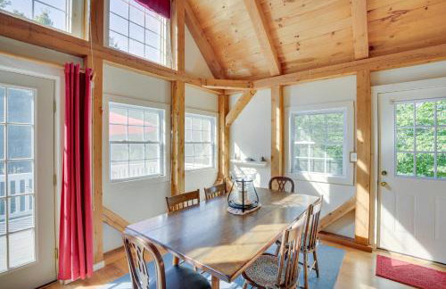 Frye Island Family Cabin with Lake and Beach Access! - Foto 11