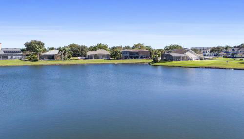 BRAND NEW! Lakefront 9BR Pool Hot Tub Outdoor Kitchen BBQ Theater 2 miles Disney - Foto 4