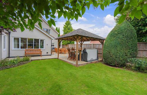 Seven Space - 7 Bedroom Home with Large Garden & Hot Tub - Foto 21