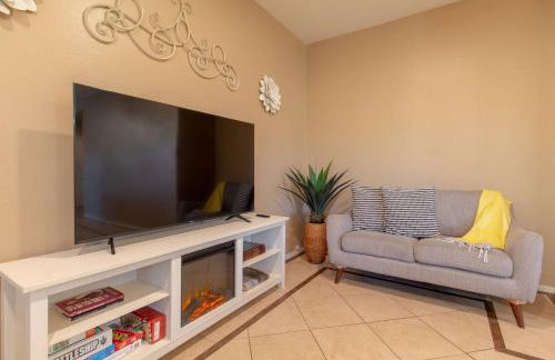 Heated Pool • Mini Golf • Huge Backyard • King Bed - Foto 9