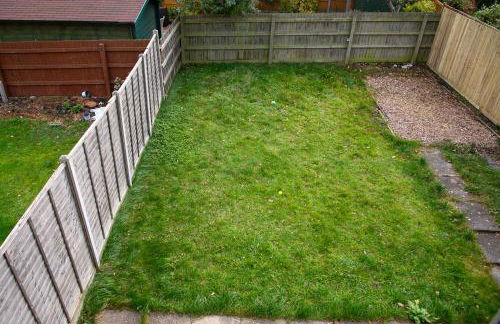 Ludlow Drive a 3 bed Contractor family Town house in melton Mowbray with Parking - Photo 2