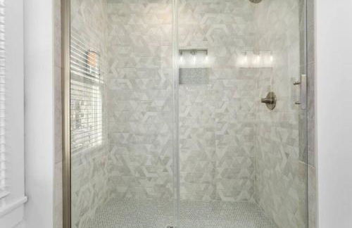 Walnut Remodeled Modern 5BR Home Walkable King Bed - Foto 10