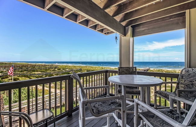 Newly Remodeled Oceanfront Condo with Salt Water Pool and Private Walkway to Beach by RedAwning - Foto 37