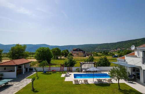 Villa Anja is a 4 bedroom villa with a 32 sqm heated pool near Imotski - Foto 2
