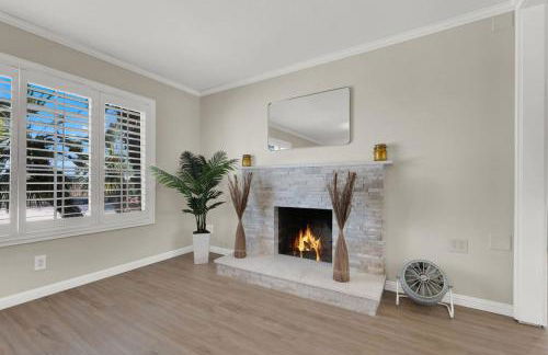 Spacious 4BR plus Den with Pool, Jacuzzi, BBQ, Near Strip - Foto 3