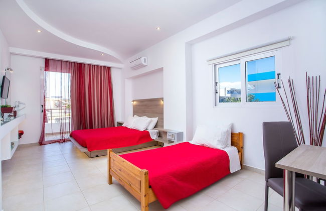 Stay Helios - Aparts & Pool Suites - Photo 15