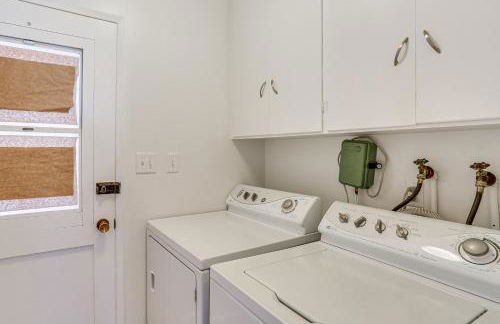 11 Mi to Burney Falls Charming Home with Fireplace - Foto 21