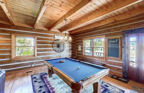 Large Log Cabin Chalet w/ Hot Tub - Horses & Lake! - Foto 59