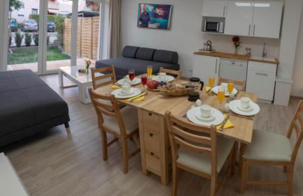 Eleonoras Ferienwohnung in Würzburg Stadt mit Terrasse und eigenen Parkplätzen vor der Tür, für große Gruppen bis zu 13 Personen geeignet - Foto 4