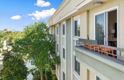 Beverly Hills 2 bed 2 bath Penthouse with Den and Parking 414 - Photo 28