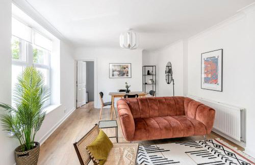 Homely Hamilton Hideaway- Free Private Parking - Photo 6