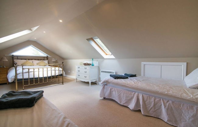 Super Spacious Barn Conversion With Free Wifi, Netflix Fireplace - Photo 6