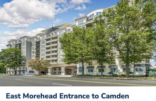 Spacious 2 Bed, 2 Bath Uptown Gem in the Heart of the City-Parking-Wi-Fi-Balcony-Walk to BOA Stadium - Foto 10