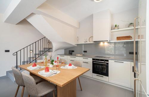 Luxury Stone Villa Aris, ideally located just a 5-minute walk from restaurants and shops - Foto 12