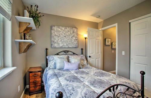 Cozy Getaway with Yard and Patio 4 Mi to Hayden Lake! - Foto 19