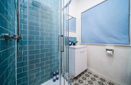 3 Bedroom House, Free Parking, Easy M53 Access - Photo 18