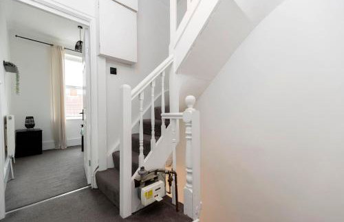 Spacious 4BR Home in Gateshead Sleeps 8 with FREE Parking - Foto 17