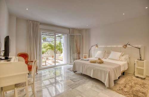 PLAYAS DEL DUQUE, PUERTO BANUS, GOLF .PLAYA Y COMPRAS - Photo 17