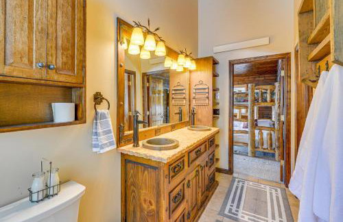 Wyoming Cabin with Hot Tub and Mountain-View Deck - Foto 21