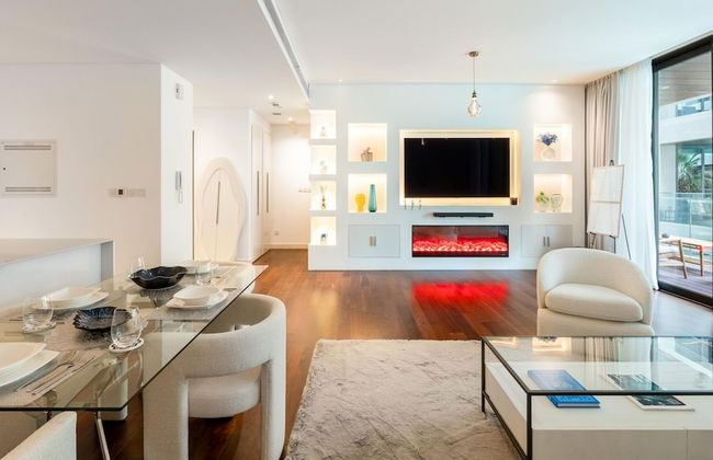 Trendy City Walk Living w Pool View Balcony - Photo 7