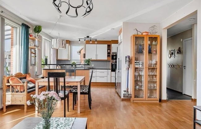 5-bed-rooms House With Jacuzzi, Free Parking, and 2 Toilets-bath in Malmö - Photo 9