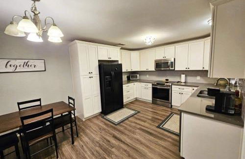 Pool Theater Convenient Location 4bedroom2 bath - Foto 3