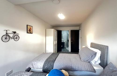 Luxurious New Home Near Airport - Photo 37