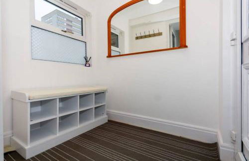BrumStay UK® 5-Bed House Ideal for Long-Term Stays - Foto 19