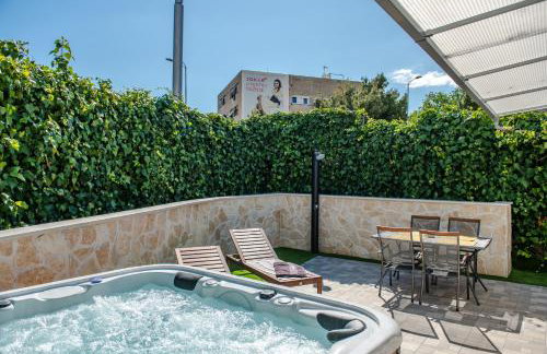 Apartment Pebbles - With Jacuzzi - Photo 3