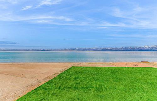 Beach Front Haven - Photo 36