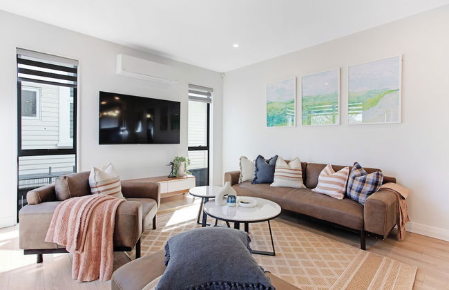 Central Oasis Townhouse with Parking - Photo 27