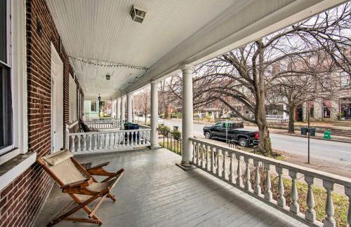 Lancaster Unit with Expansive Covered Porch! - Foto 23