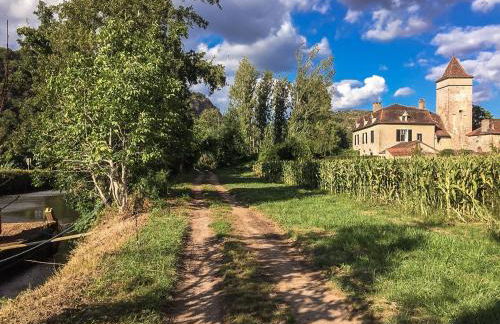 Historic Mansion by River Cénevières - Foto 37