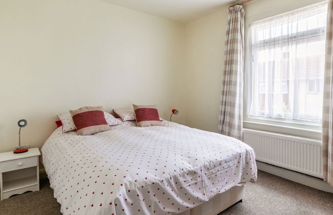 2 b&b 40 Percent off Weekly Half Price Monthly - Photo 3