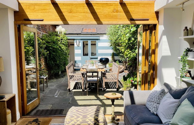 Dolls House - Luxury Townhouse - From 400 Per Night - Photo 31