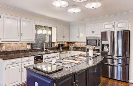 Lakefront Home Private Dock, Tiki Bar, Firepit Shore to Please by Avantstay - Foto 45