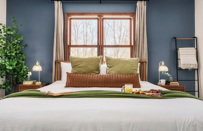 The Moondance Cabin by Lightfoot Stays Vacation Rentals - Photo 17