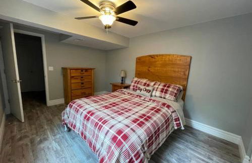 Private 4 Bedroom Home with a hot tub - Foto 27