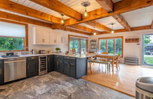 Pool and Screened Deck! Home 2 Mi to Mashpee Commons - Foto 11