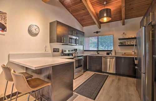 Contemporary Mountain Retreat - Walk to Slopes! - Photo 5