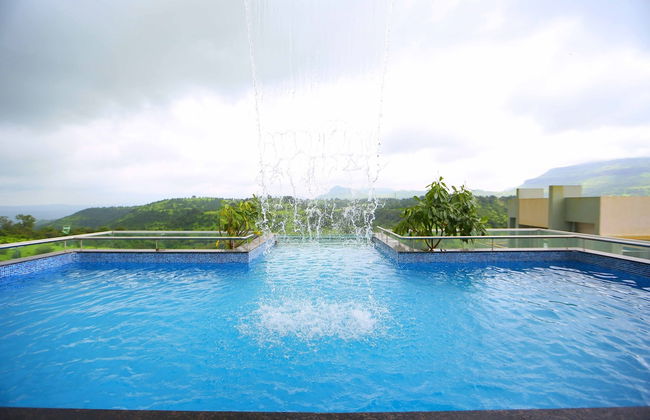 Royal Oakwood Villa by Shiloh Stay - Photo 9