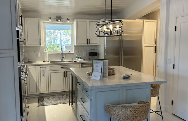 Beautiful Updated Stilted Home Makes For A Super Getaway. 3 Bedroom Home by RedAwning - Foto 16